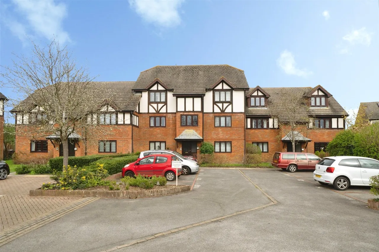 High Street, West Molesey, KT8, photo 16