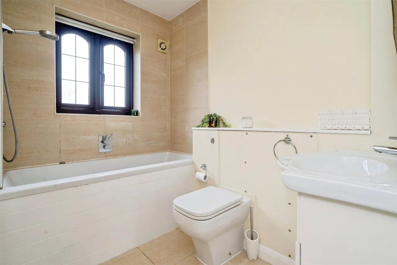 High Street, West Molesey, KT8, photo 20