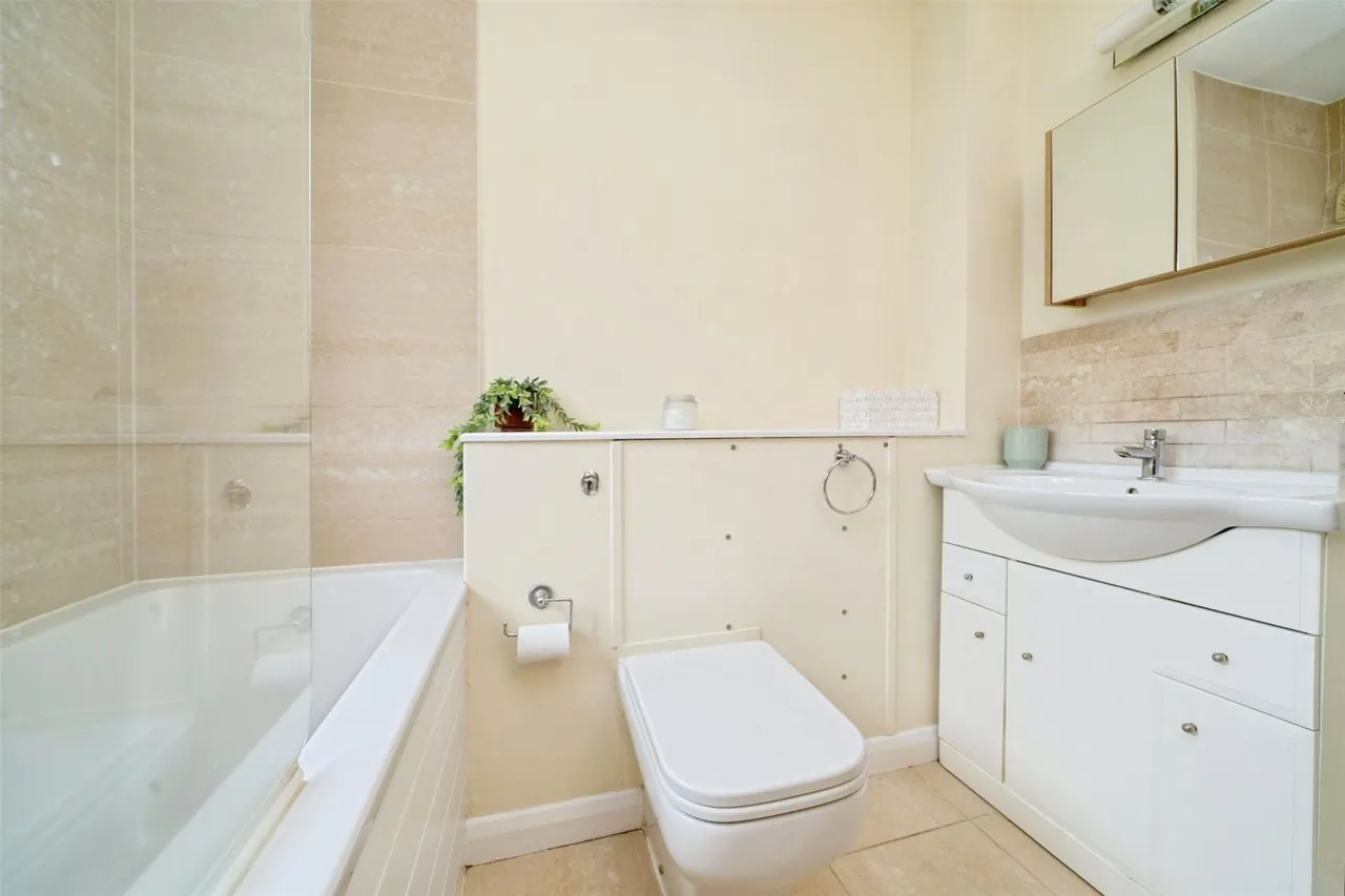 High Street, West Molesey, KT8, photo 15