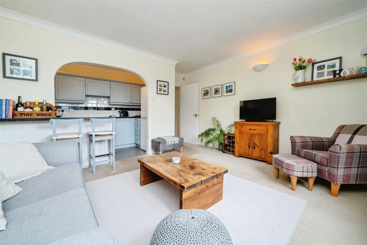 High Street, West Molesey, KT8, photo 19