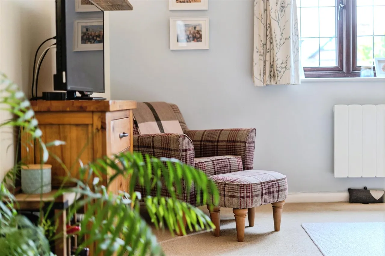 High Street, West Molesey, KT8, photo 17
