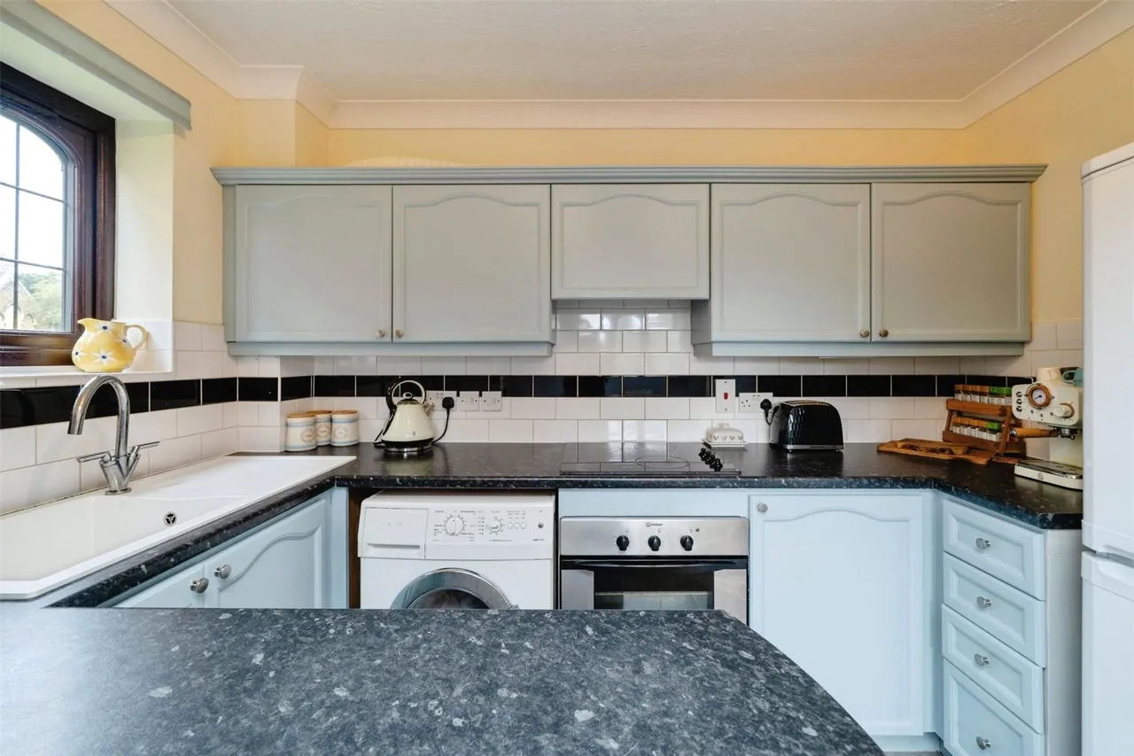 High Street, West Molesey, KT8, photo 5