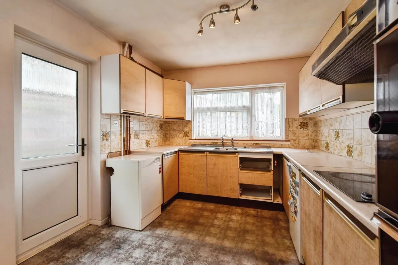 Fairoak, Betws, SA18, photo 7