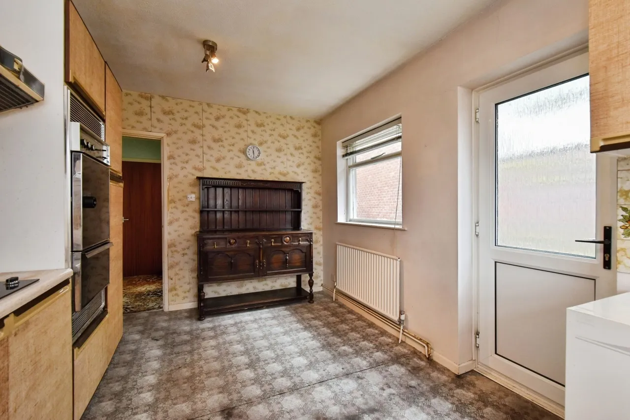 Fairoak, Betws, SA18, photo 8