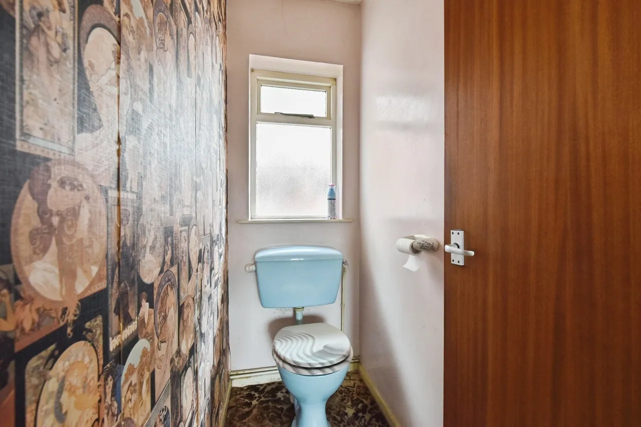 Fairoak, Betws, SA18, photo 16