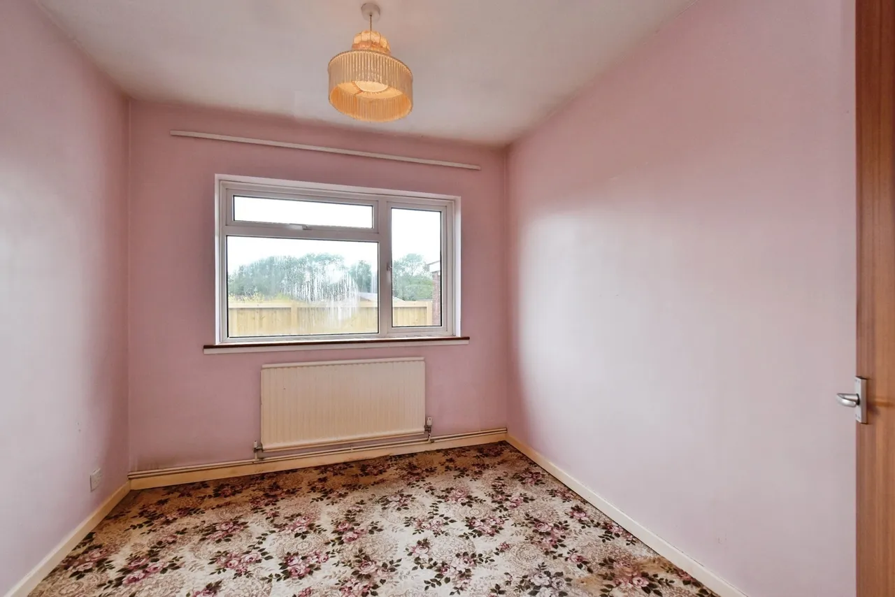 Fairoak, Betws, SA18, photo 13