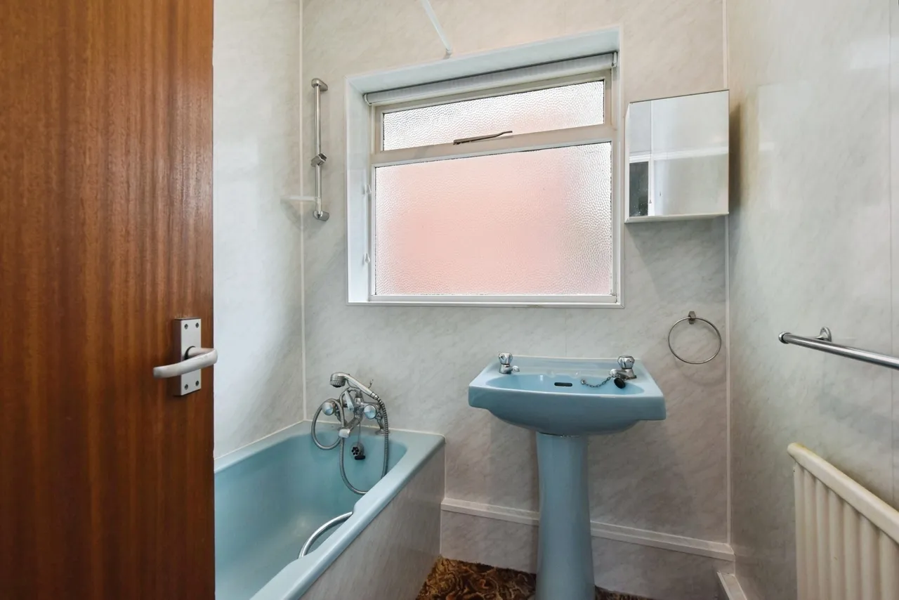 Fairoak, Betws, SA18, photo 15