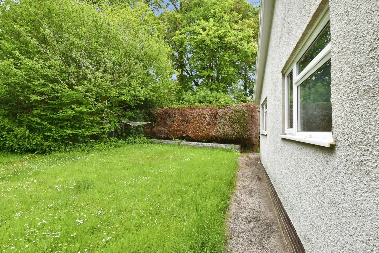 Fairoak, Betws, SA18, photo 6