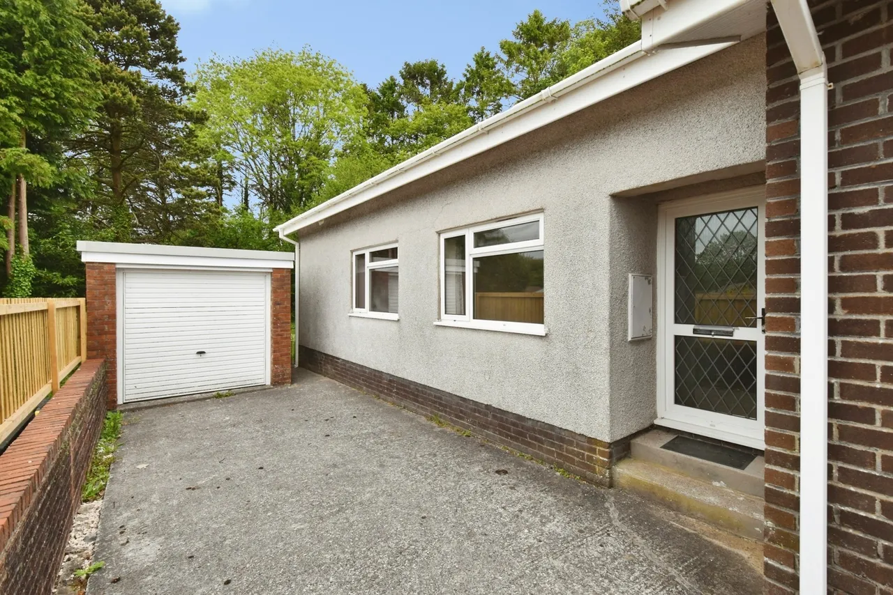 Fairoak, Betws, SA18, photo 19