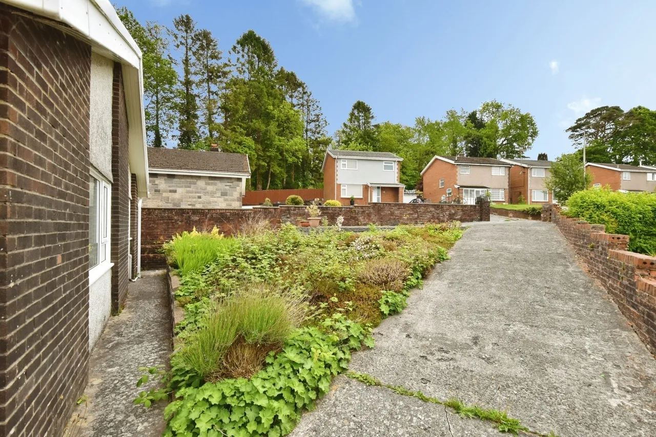 Fairoak, Betws, SA18, photo 17