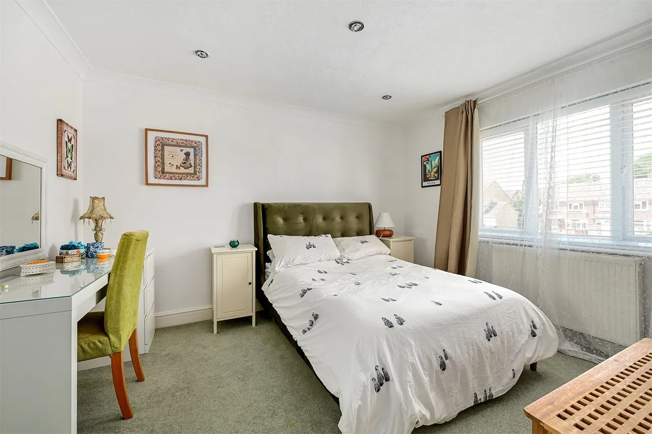 Longfield Road, Ash, Guildford, Surrey, GU12 6NA, photo 6