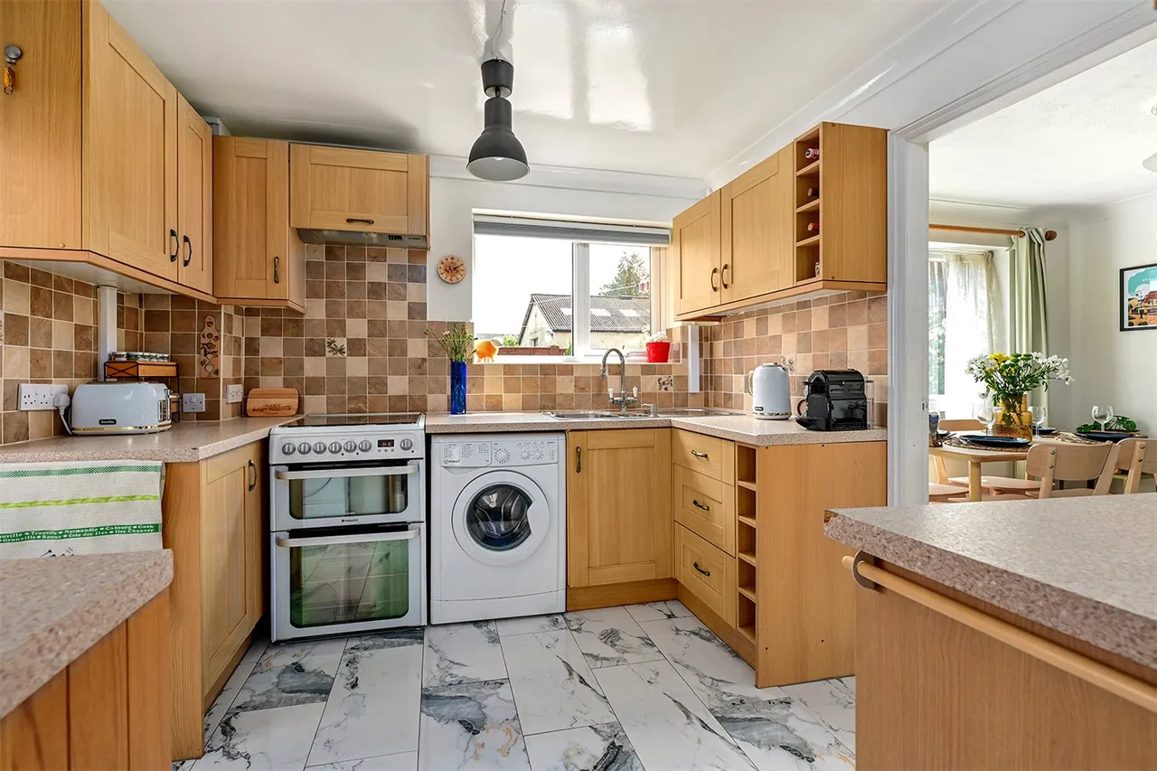 Longfield Road, Ash, Guildford, Surrey, GU12 6NA, photo 11