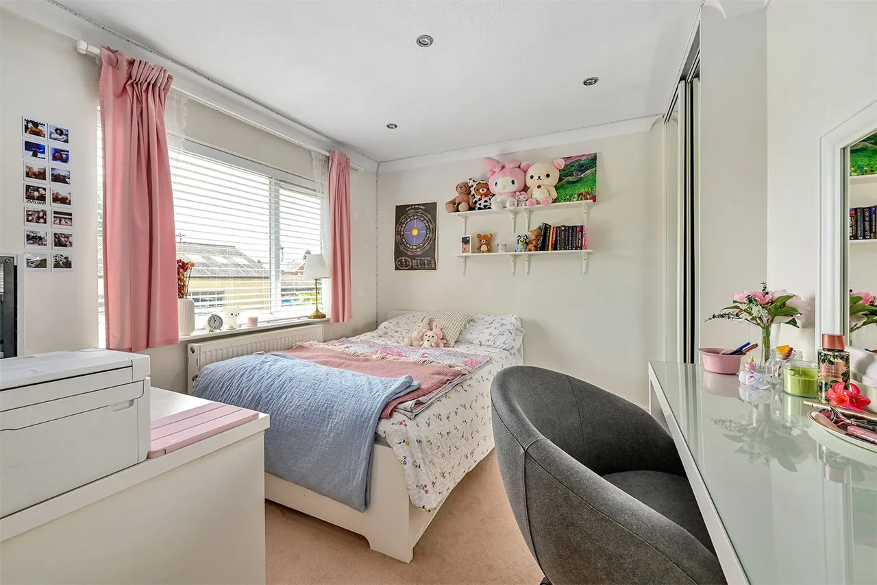 Longfield Road, Ash, Guildford, Surrey, GU12 6NA, photo 7