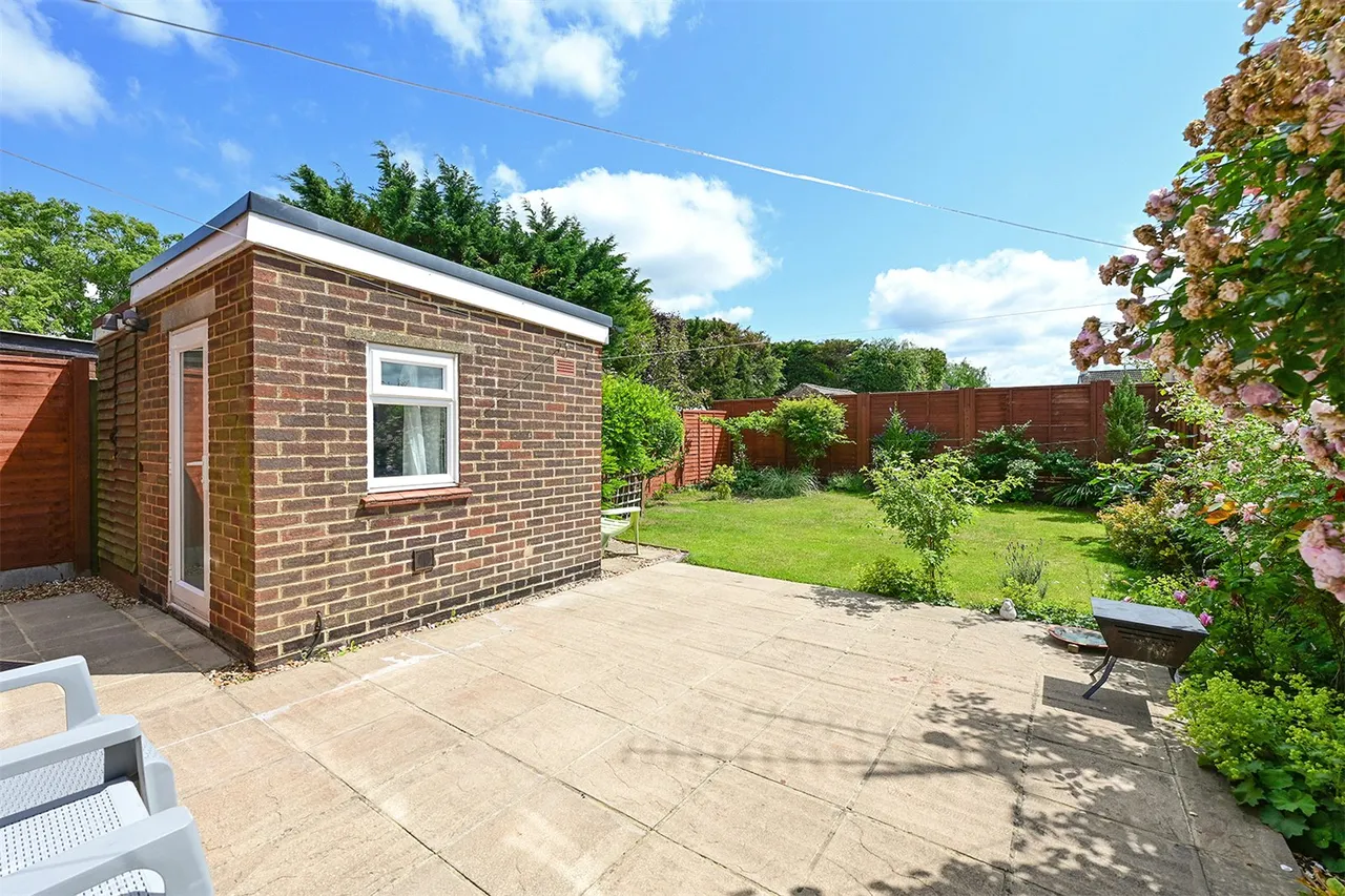 Longfield Road, Ash, Guildford, Surrey, GU12 6NA, photo 13