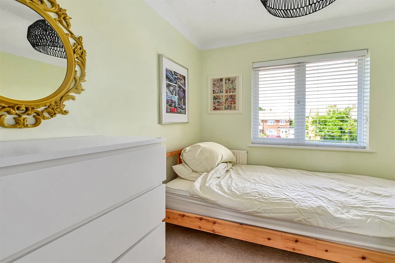 Longfield Road, Ash, Guildford, Surrey, GU12 6NA, photo 9