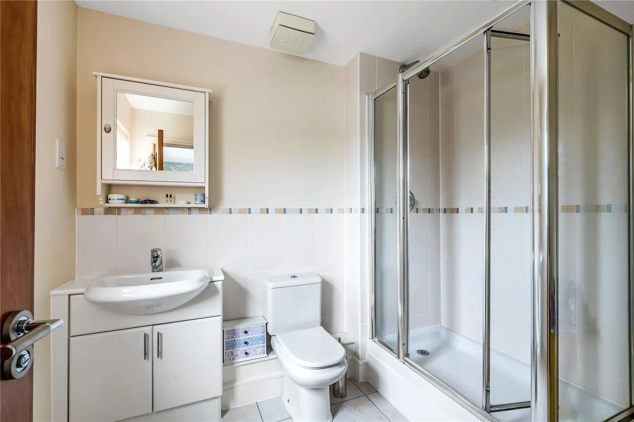 Fitzroy Place, Reigate, RH2, photo 11