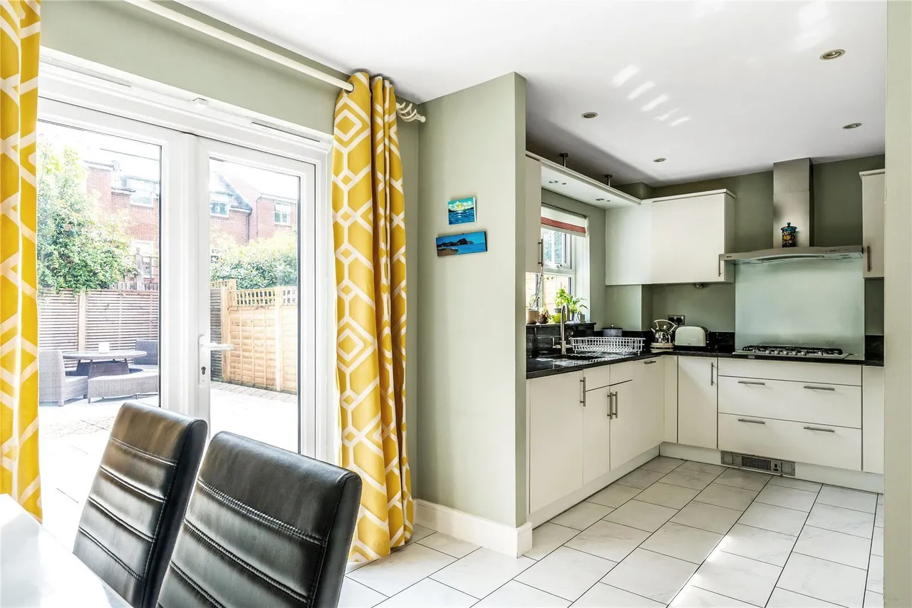 Fitzroy Place, Reigate, RH2, photo 5