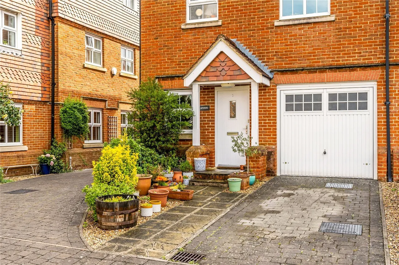 Fitzroy Place, Reigate, RH2, photo 13