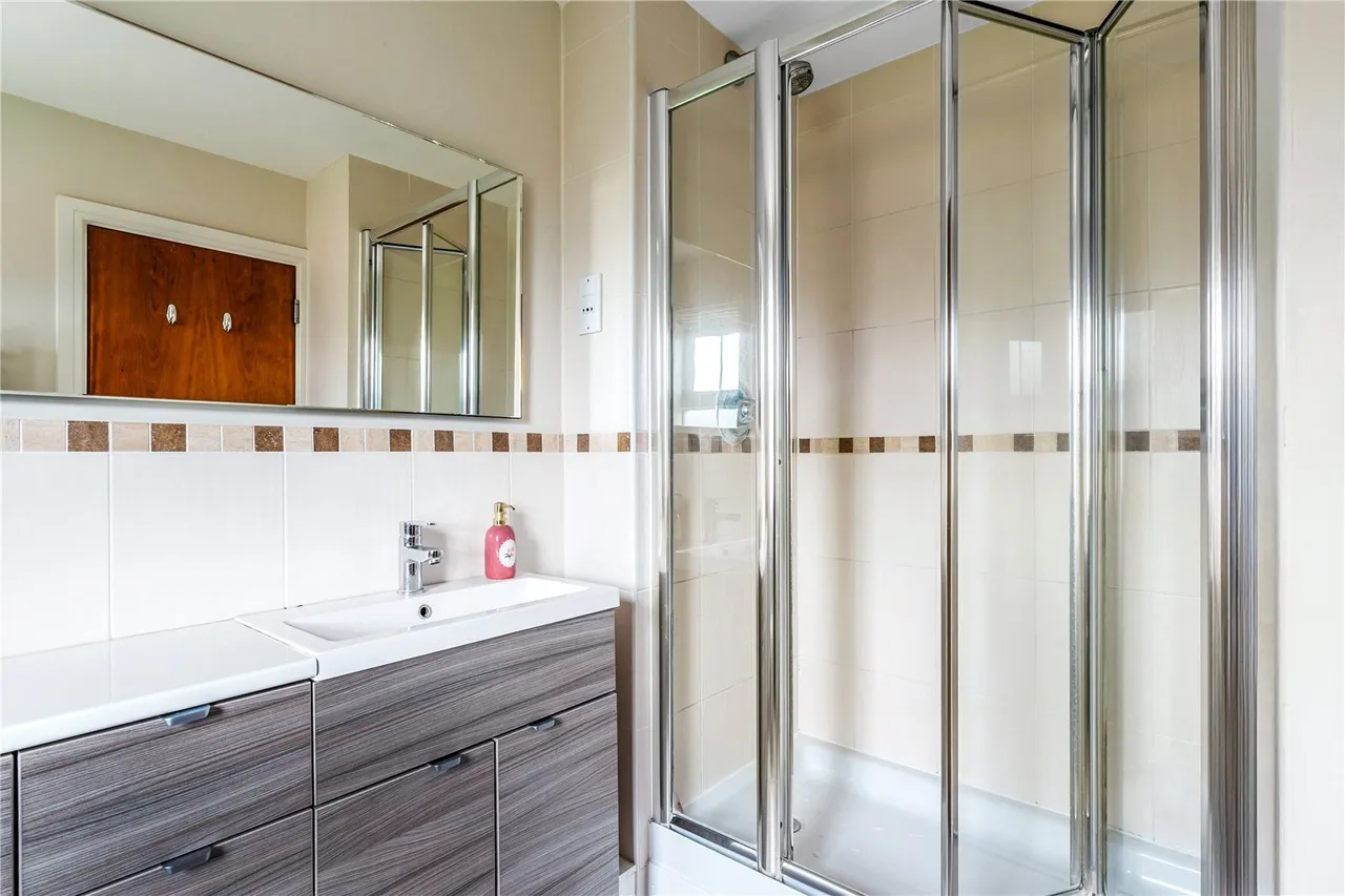Fitzroy Place, Reigate, RH2, photo 10
