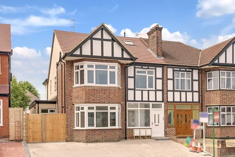 Hendon Way, London, NW2 2LX, photo 4