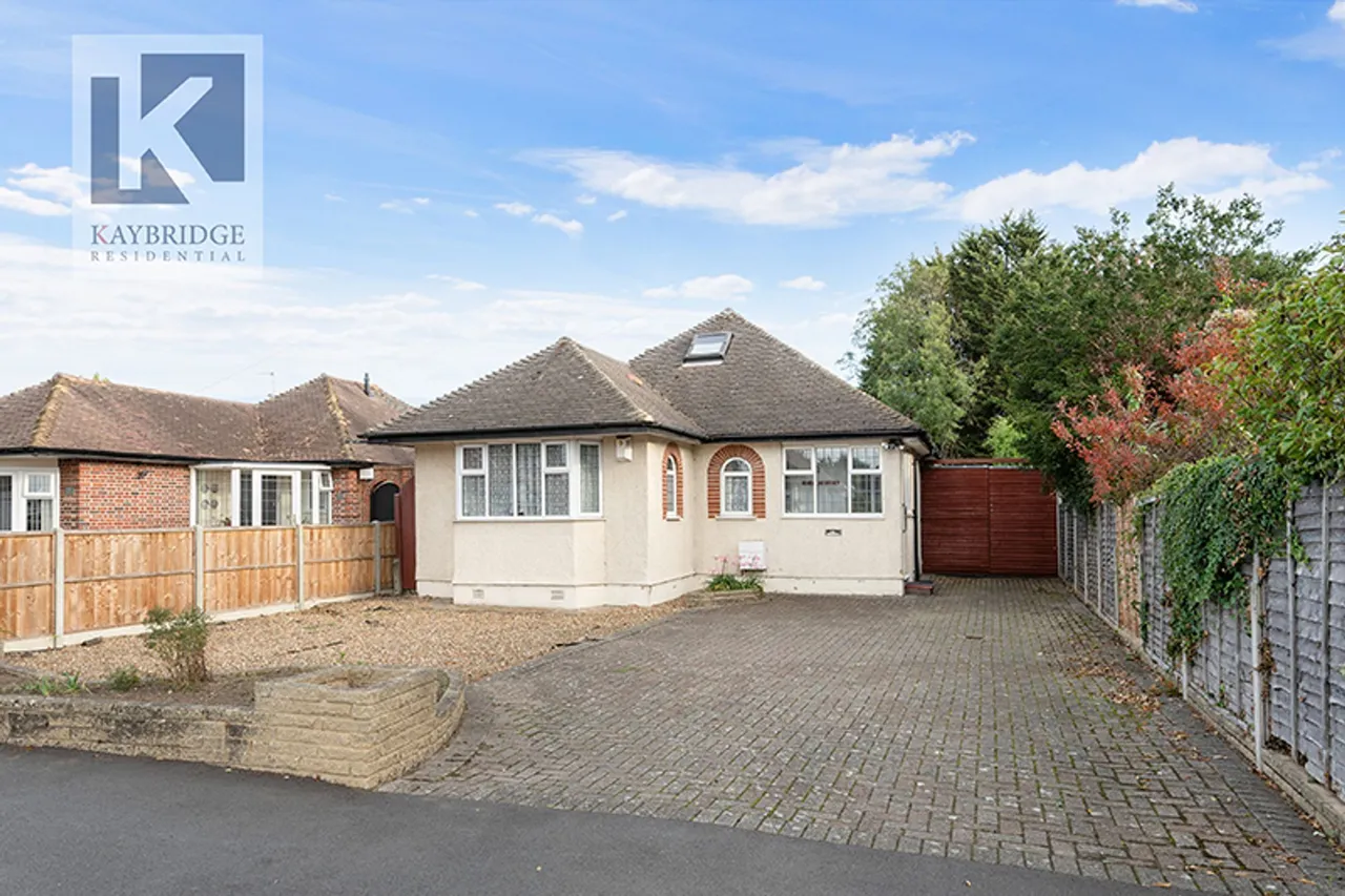 3 bed house for sale, Salisbury Road, Worcester Park, KT4