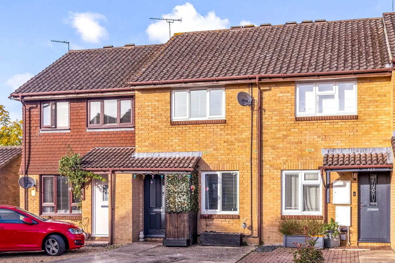 2 bed property for sale, Charrington Way, Broadbridge Heath, RH12