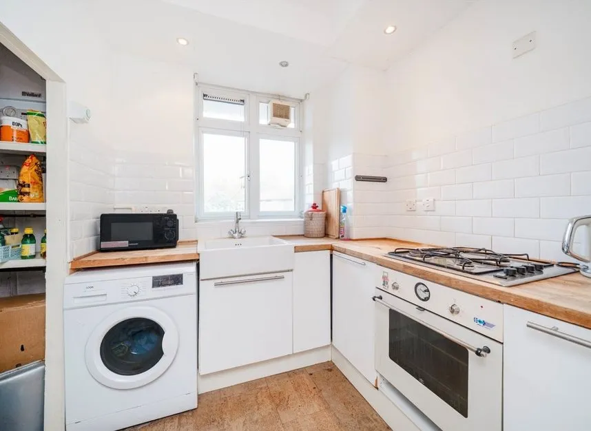 Goldsmiths Row, Broadway Market, E2, photo 3