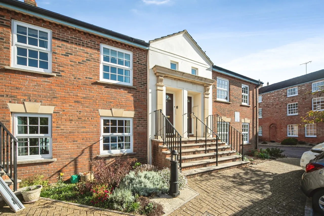 2 bed flat for sale, Eastgate Gardens, Taunton, TA1