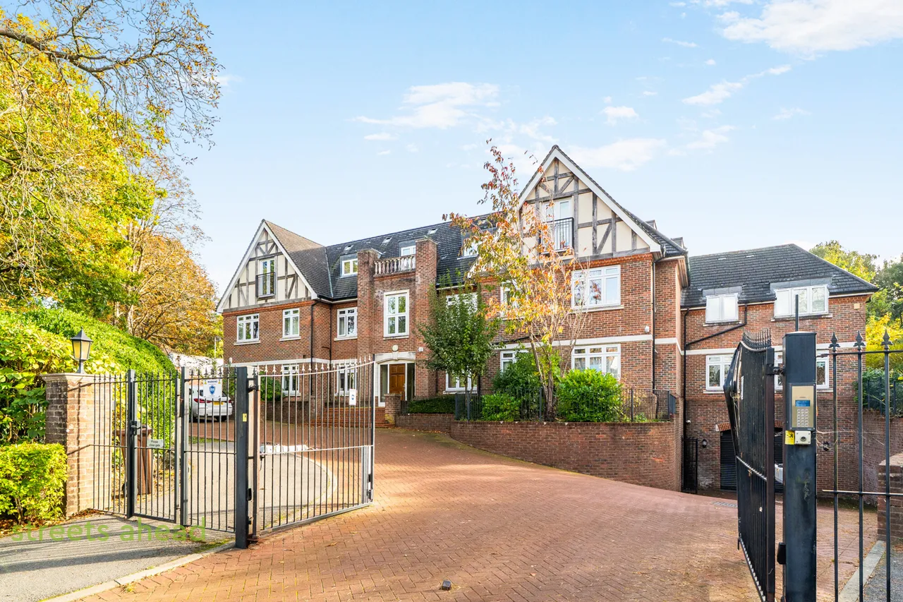 2 bed flat for sale, Foxley Lane, Purley, CR8