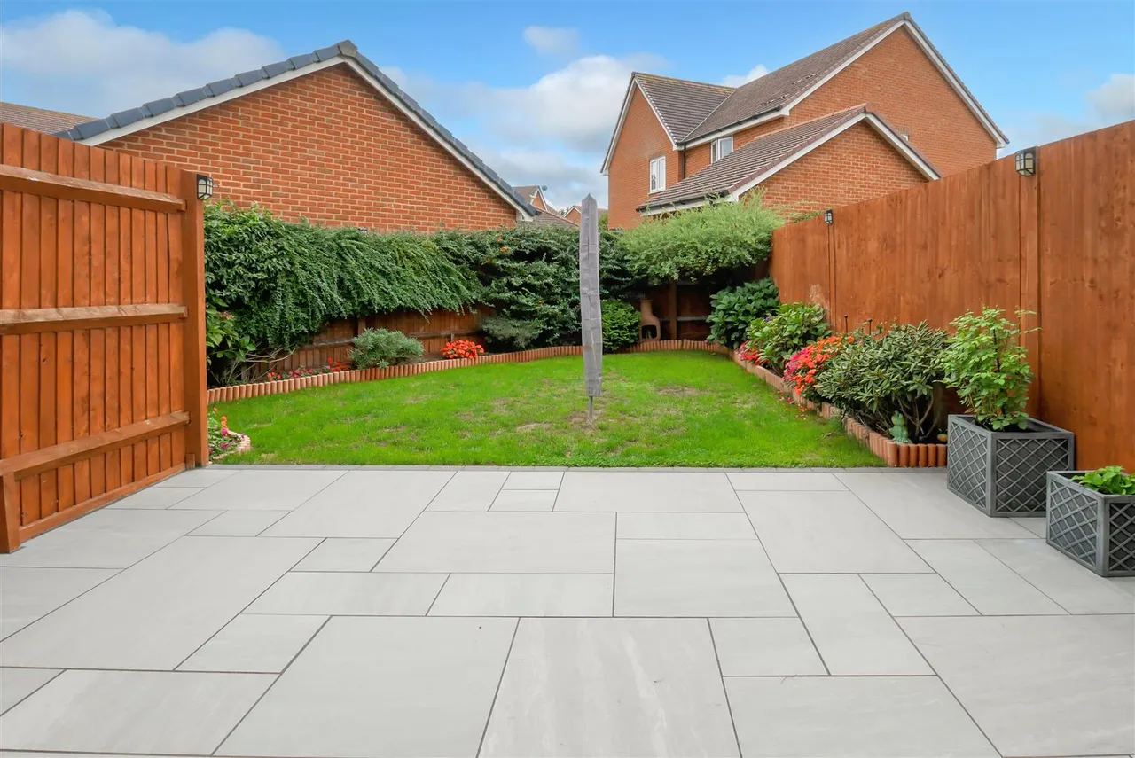 Thompson Grove, Littlehampton, photo 16