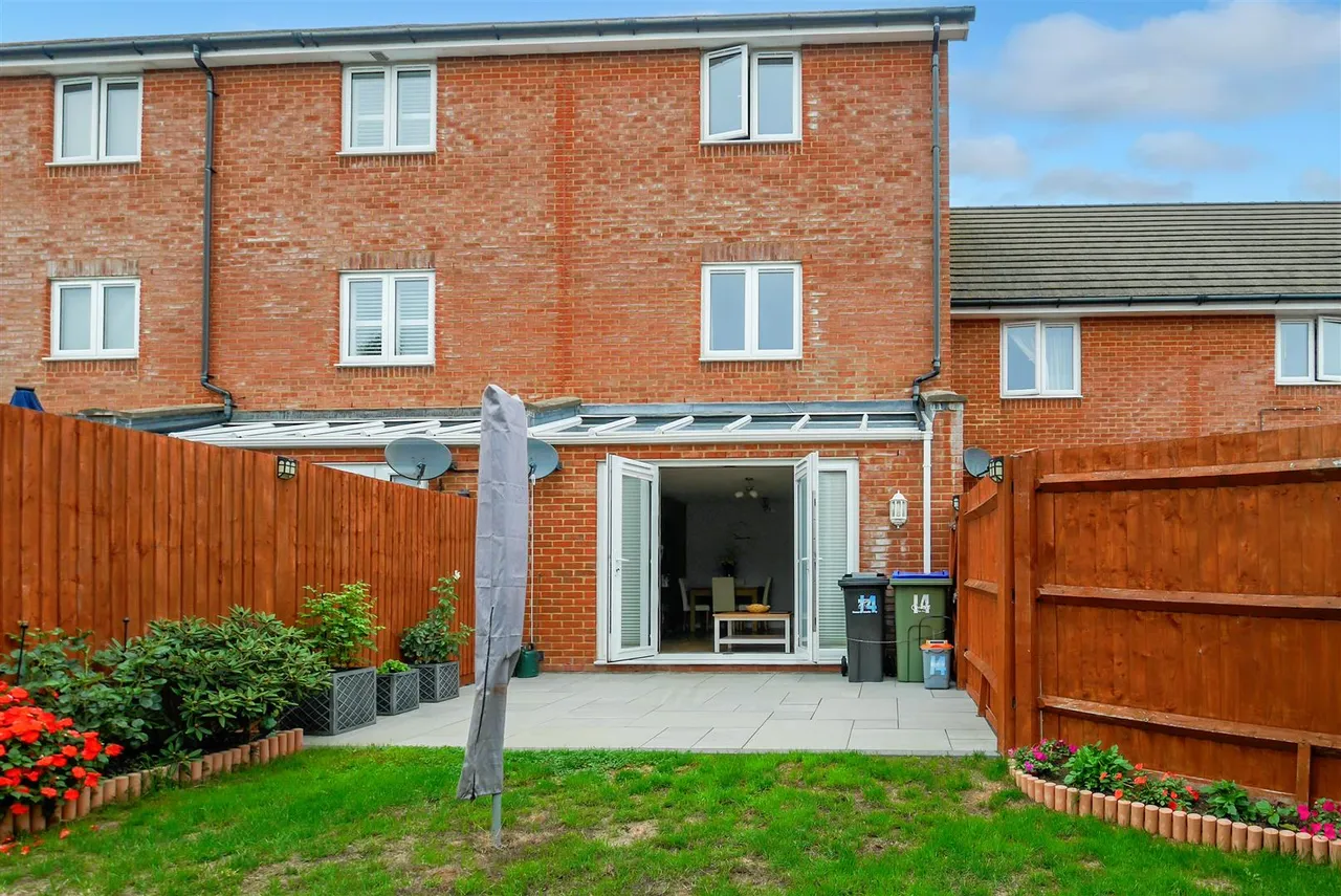 Thompson Grove, Littlehampton, photo 21