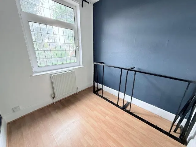 Elgar Avenue, Surbiton, KT5, photo 3
