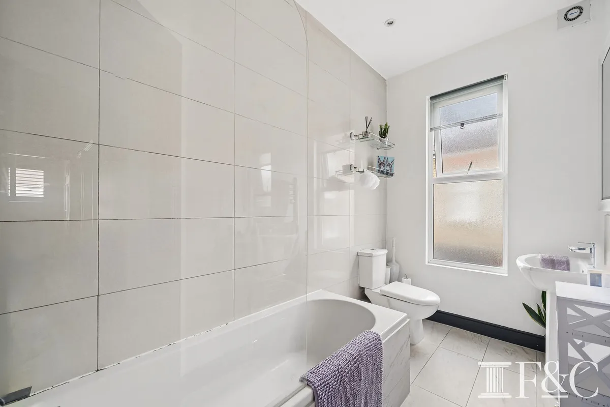 Kingsway, London, SW14, photo 13