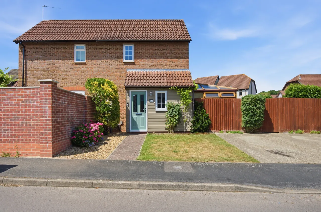 1 bed house for sale — Swallowfields, Andover