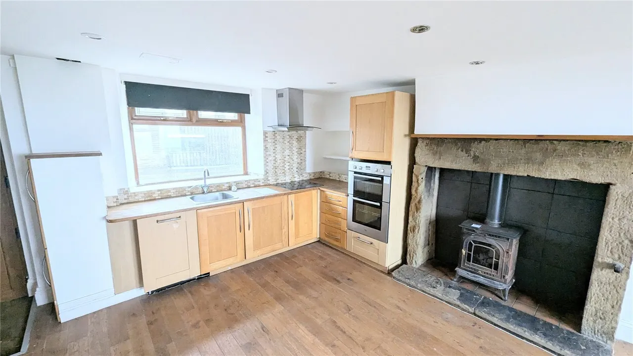 Burnley Road, Briercliffe, Burnley, Lancashire, BB10, photo 3