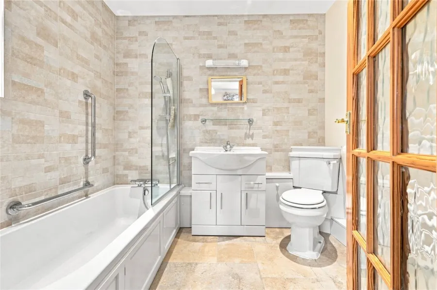 with 4 bedrooms in Steeple Bumpstead, Nr Haverhill, CB9, photo 9