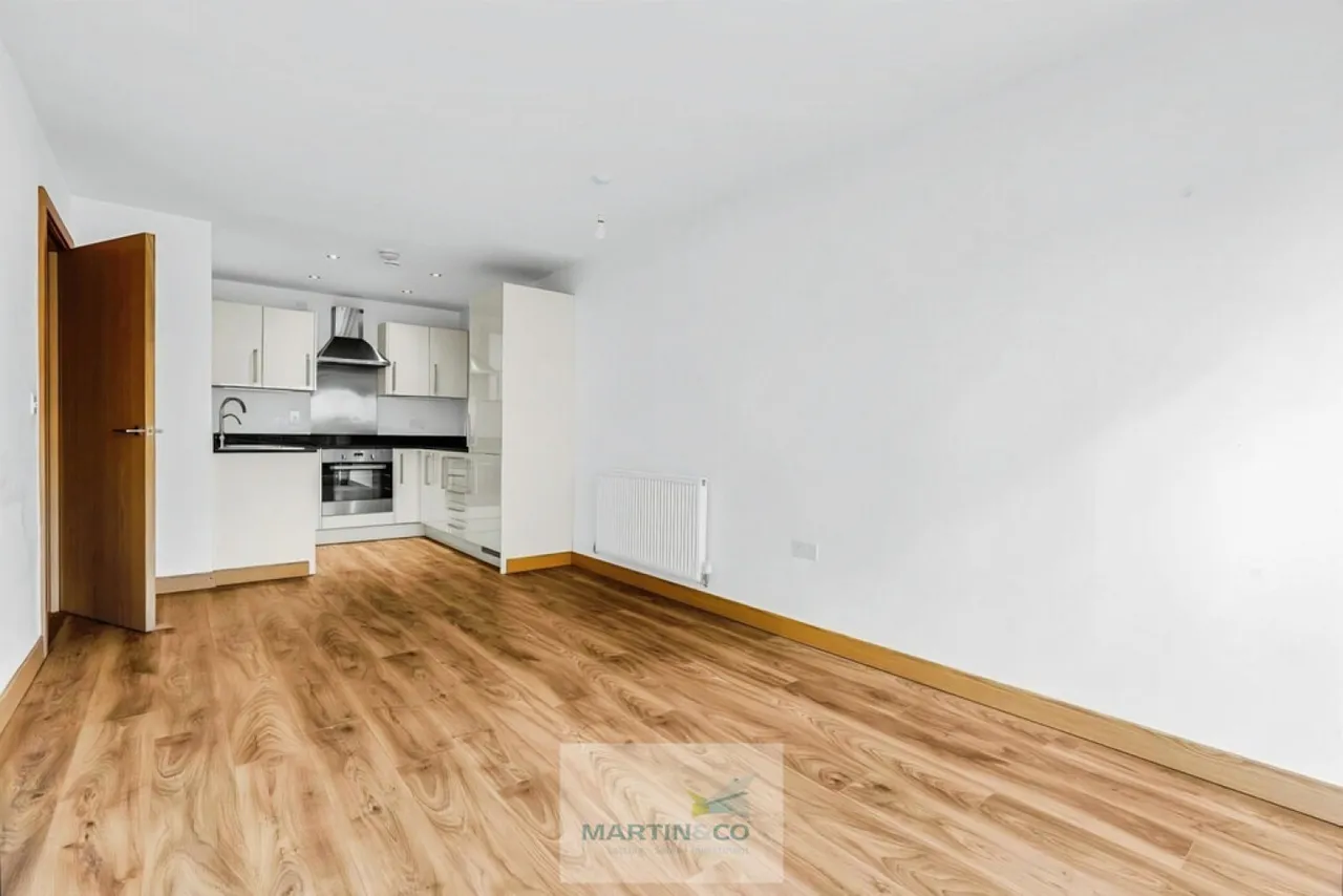 Marshgate Drive, SG13, photo 3