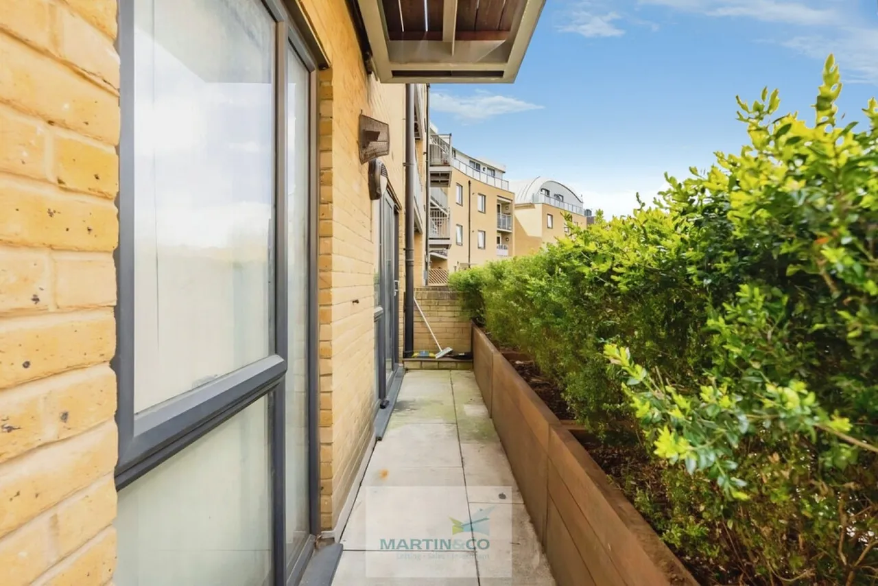 Marshgate Drive, SG13, photo 6