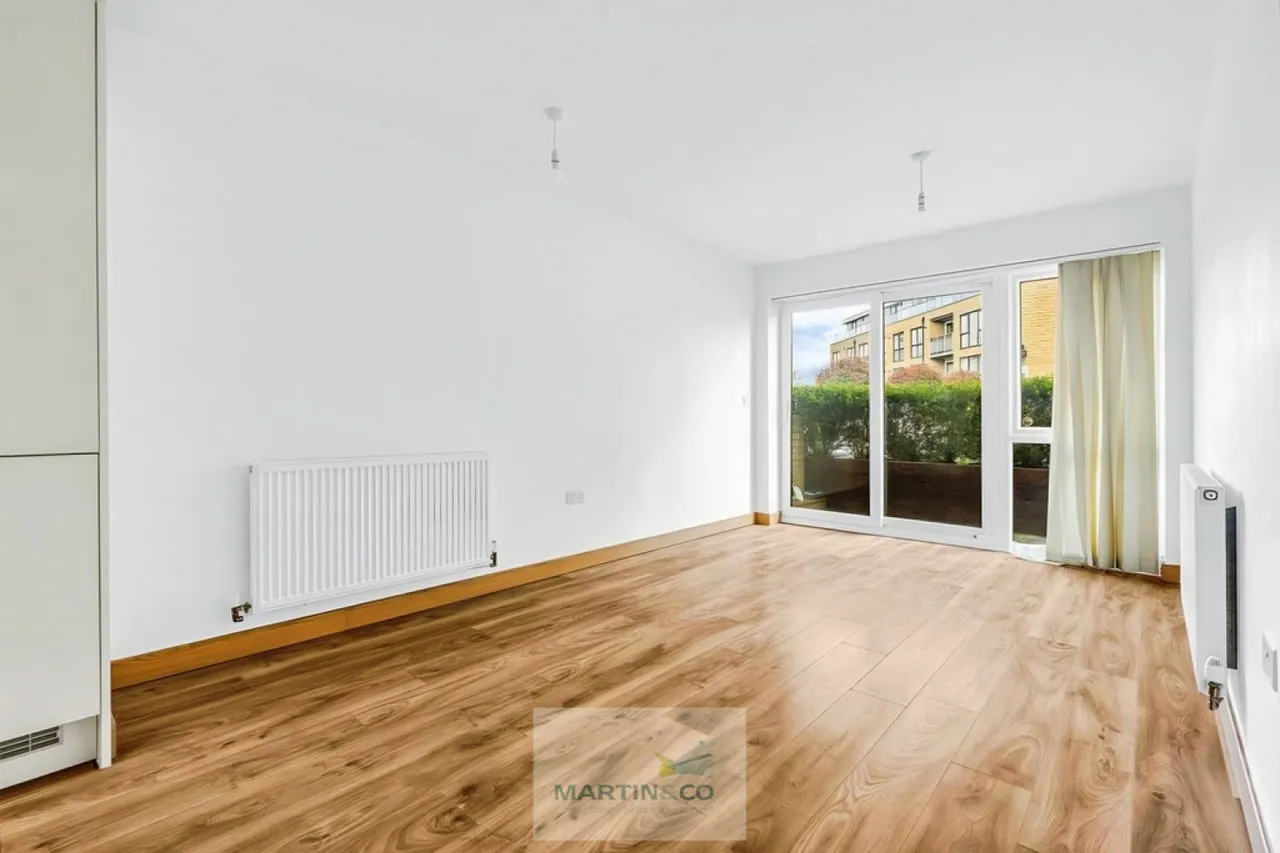 Marshgate Drive, SG13, photo 4