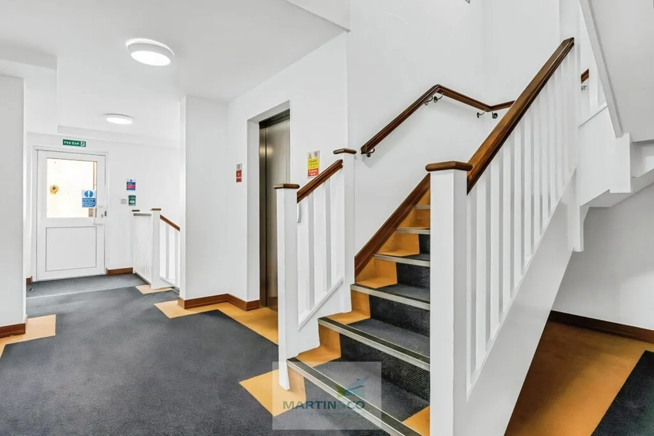 Marshgate Drive, SG13, photo 10