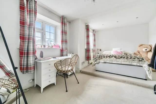 Perry Way, Lightwater, GU18, photo 7