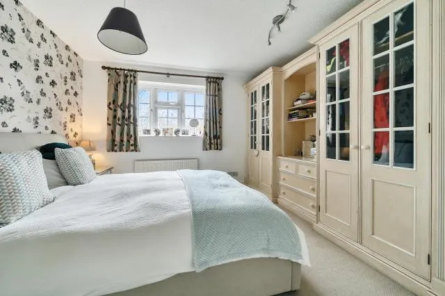 Perry Way, Lightwater, GU18, photo 8