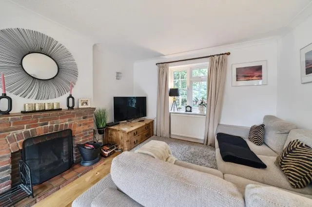Perry Way, Lightwater, GU18, photo 2