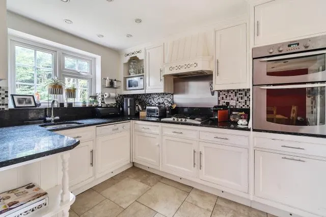 Perry Way, Lightwater, GU18, photo 3