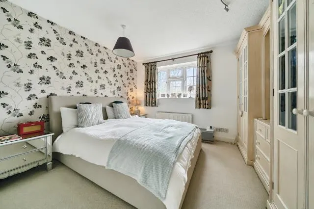 Perry Way, Lightwater, GU18, photo 6