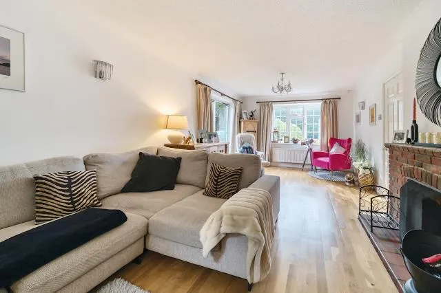 Perry Way, Lightwater, GU18, photo 14