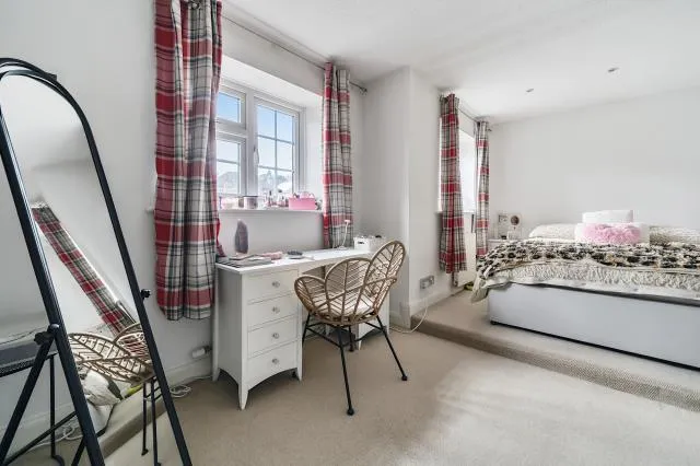 Perry Way, Lightwater, GU18, photo 10