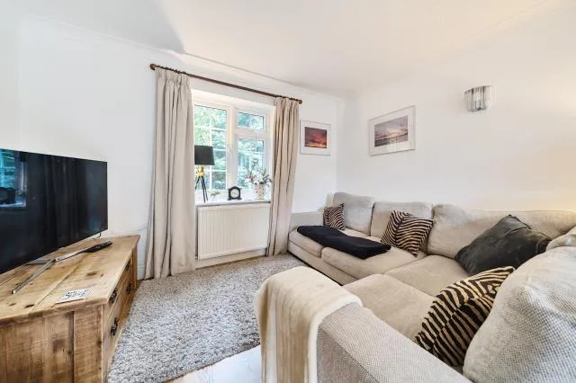 Perry Way, Lightwater, GU18, photo 5