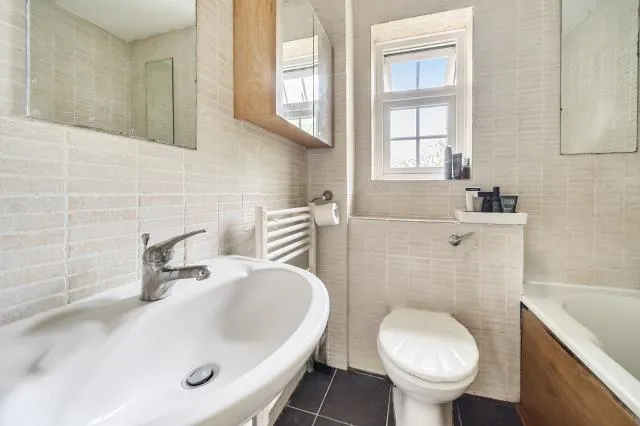 Perry Way, Lightwater, GU18, photo 17