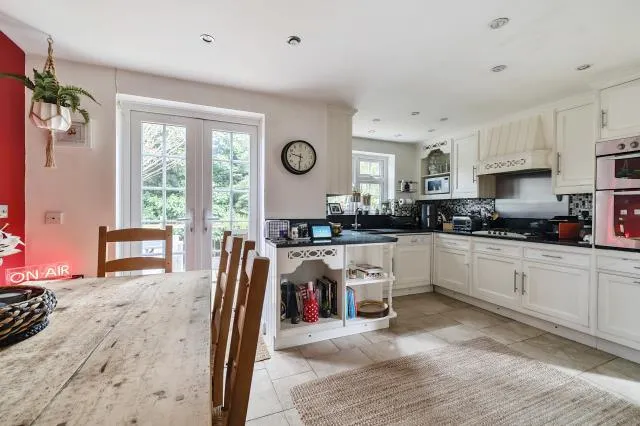 Perry Way, Lightwater, GU18, photo 11